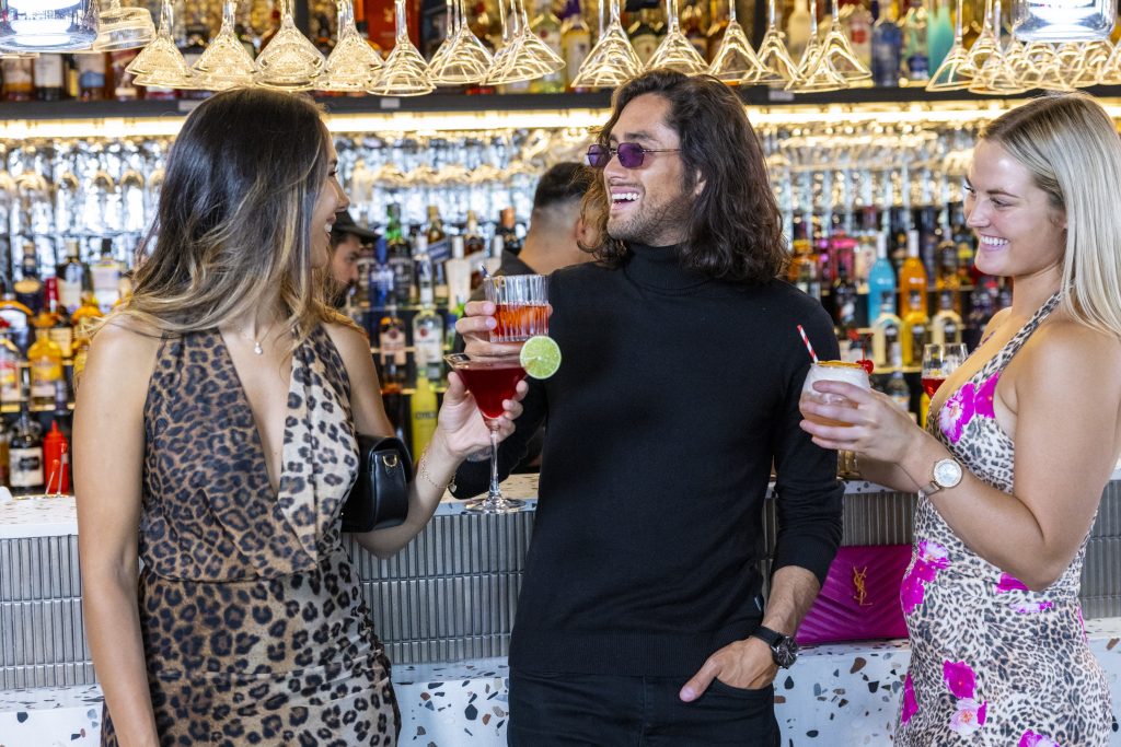 friends at bottomless brunch